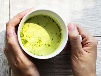 Leave Matcha Slim to macerate and drink before meals