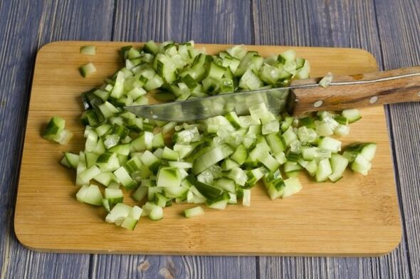 Cucumber is a low-calorie vegetable suitable for preparing smoothies. 