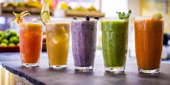 Delicious smoothies prepared according to the rules for losing weight and purifying the body